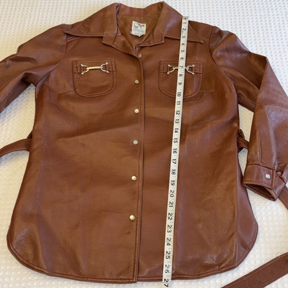 VINTAGE Brown Faux Leather Belted Shirt Jacket Size SMALL MEDIUM Pearl Snap 70s - Picture 13 of 17
